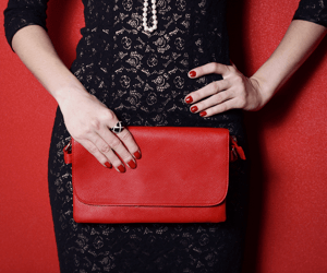unique-valentines-day-gift-ideas-woman-red-handbag-image.png